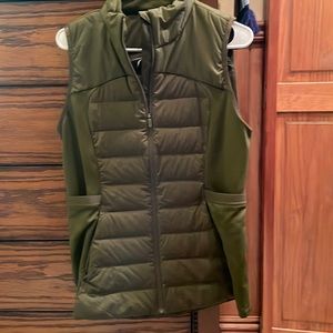 Lululemon down for it all vest-size 10- new without tags- army green